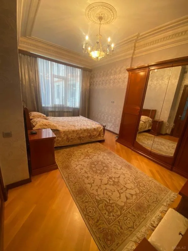 Satılır 4 otaqlı mənzil 170 m²