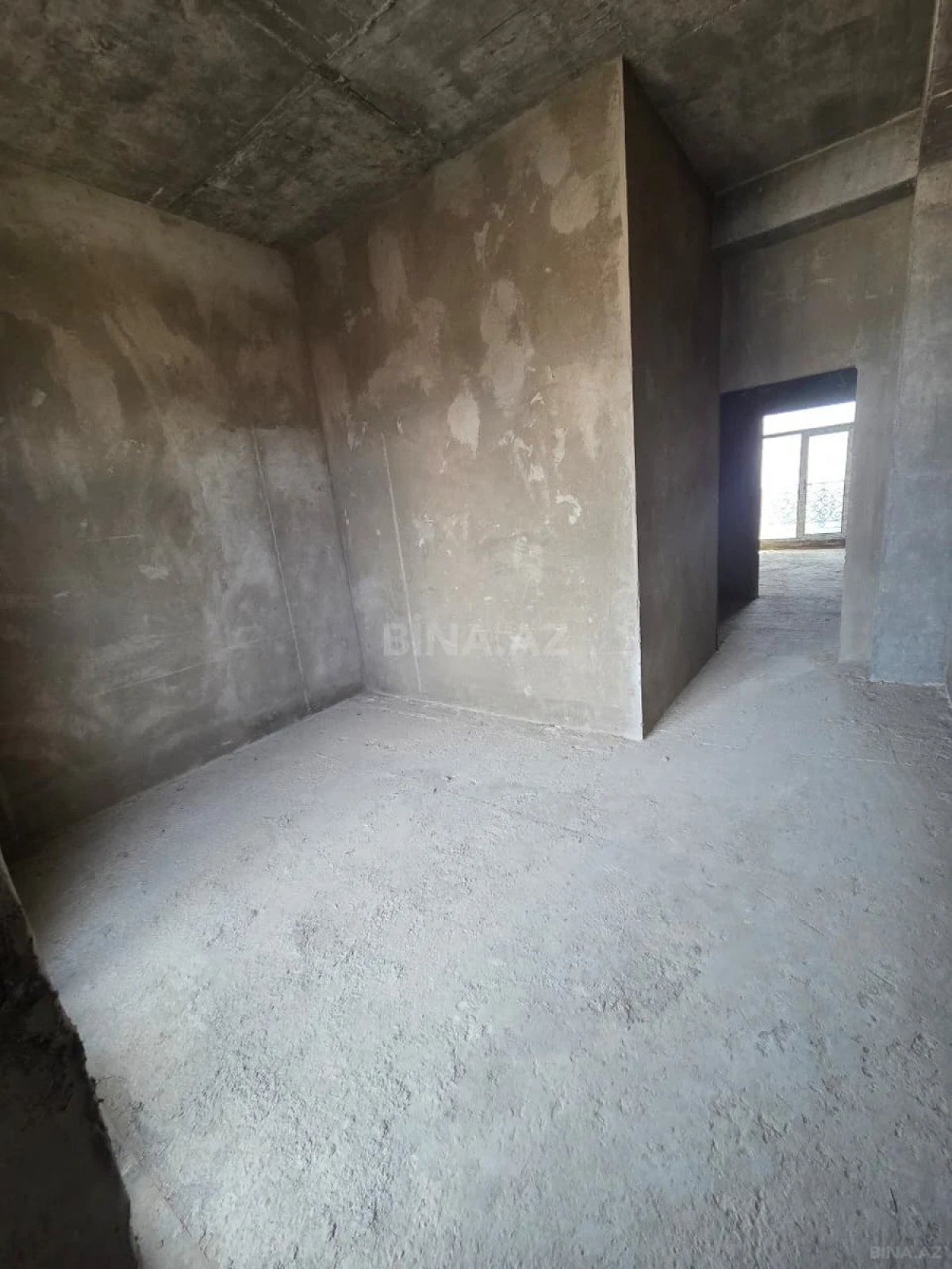 Satılır 5 otaqlı mənzil 178 m²