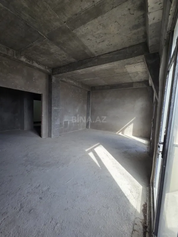 Satılır 5 otaqlı mənzil 178 m²