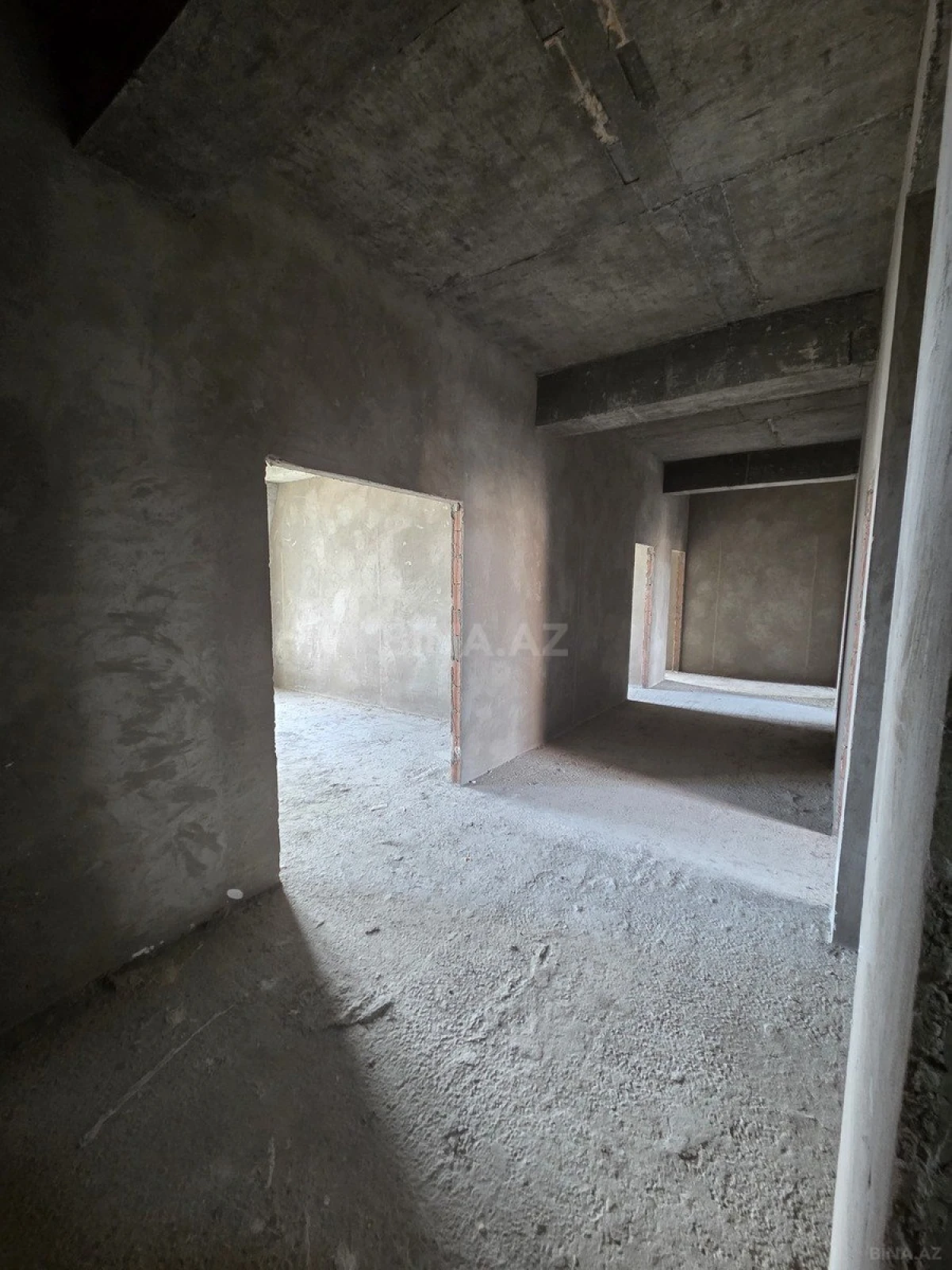 Satılır 5 otaqlı mənzil 178 m²