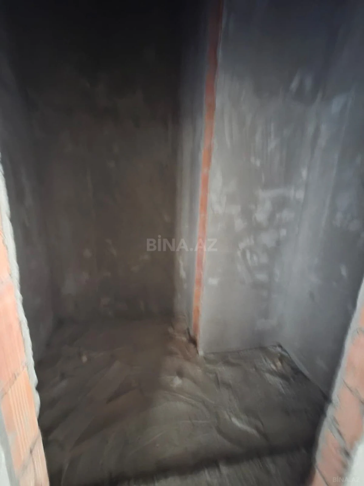 Satılır 5 otaqlı mənzil 178 m²