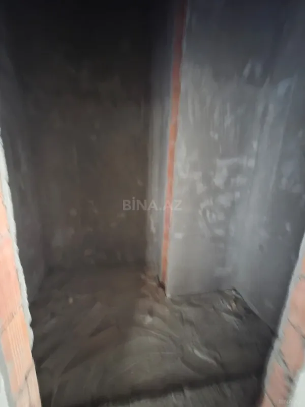 Satılır 5 otaqlı mənzil 178 m²