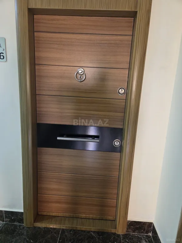 Satılır 5 otaqlı mənzil 178 m²