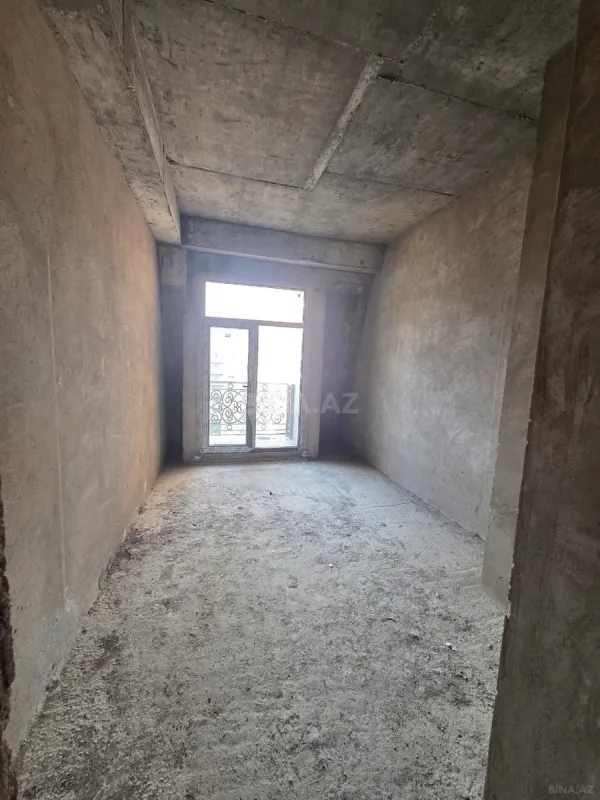 Satılır 5 otaqlı mənzil 178 m²