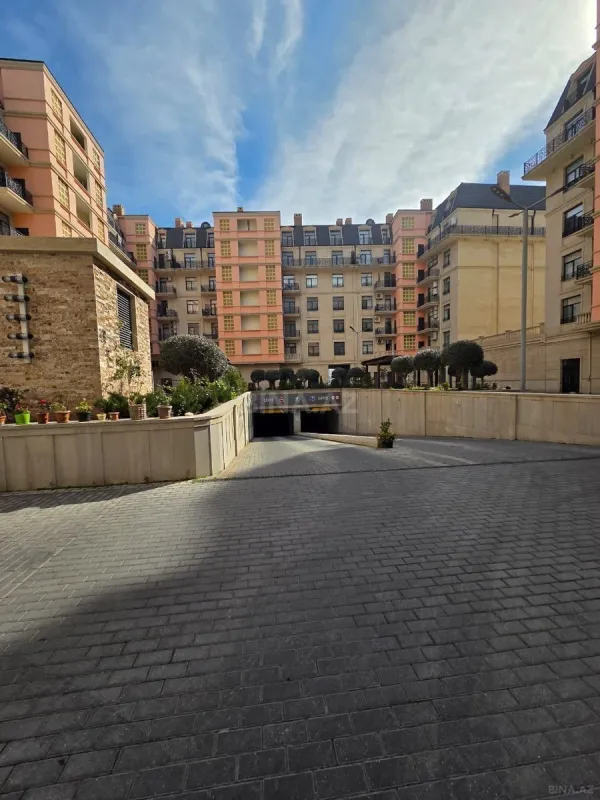 Satılır 5 otaqlı mənzil 178 m²