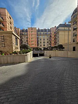 Satılır 5 otaqlı mənzil 178 m²