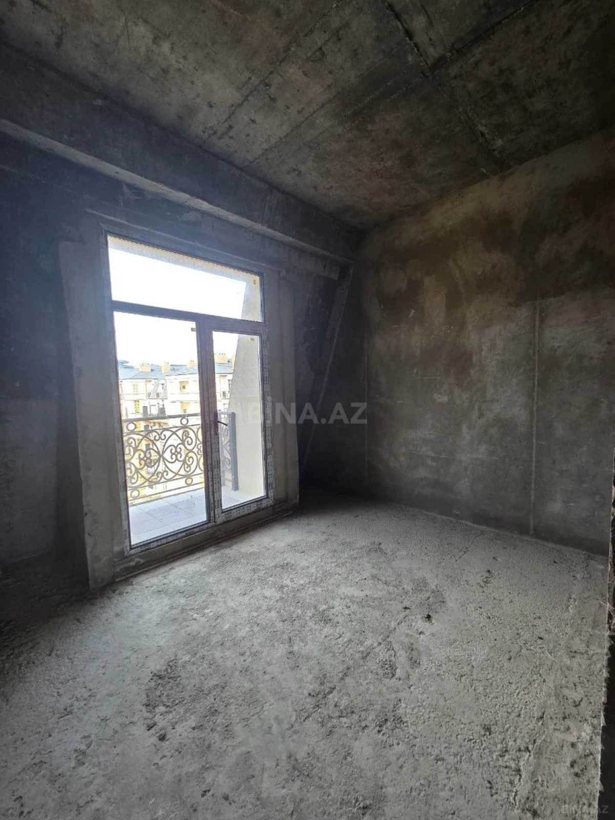 Satılır 5 otaqlı mənzil 178 m²