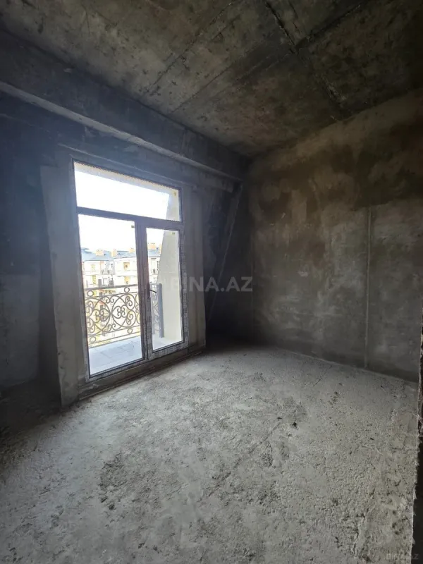 Satılır 5 otaqlı mənzil 178 m²