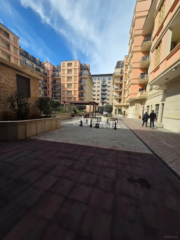 Satılır 5 otaqlı mənzil 178 m²