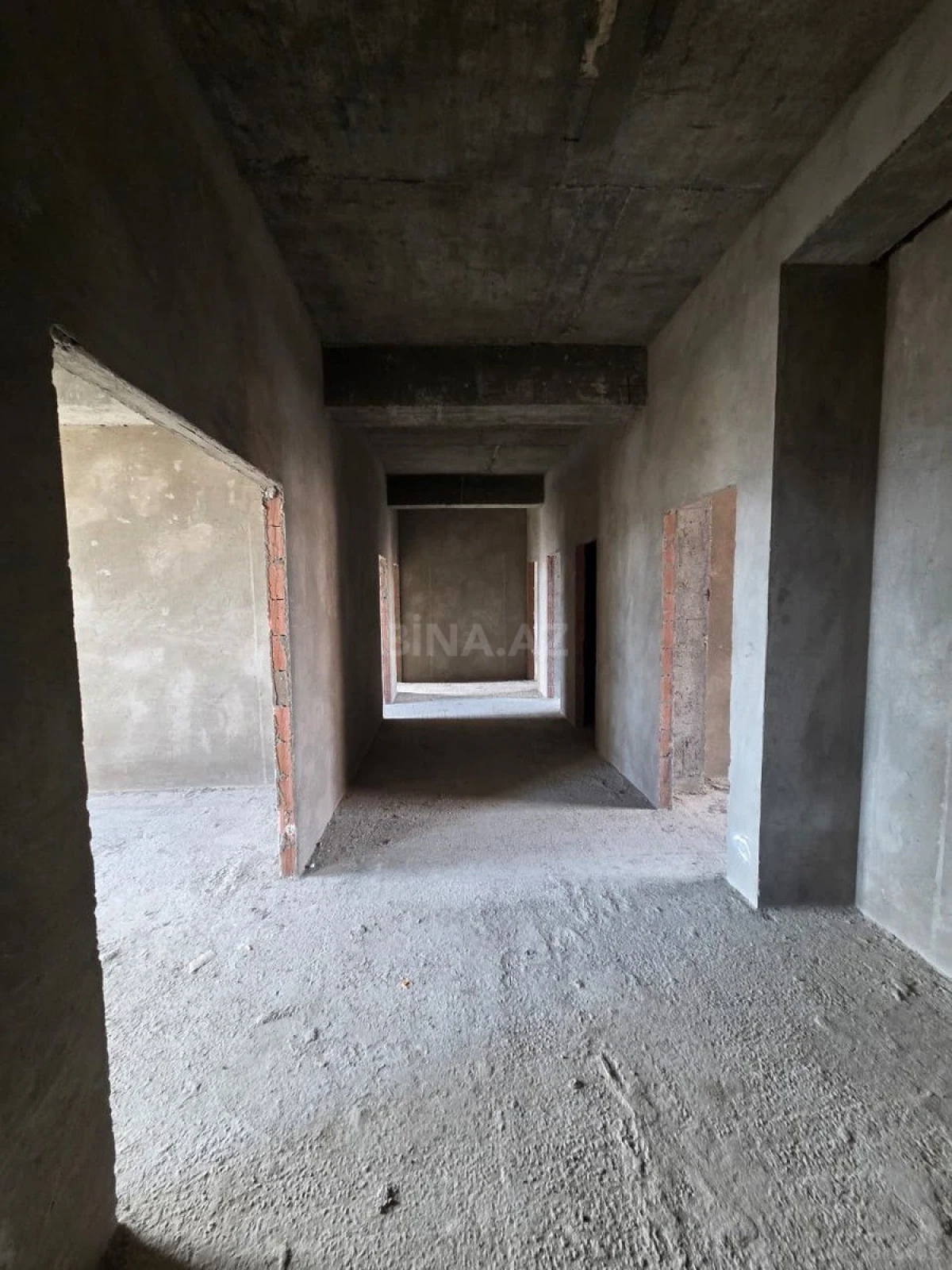 Satılır 5 otaqlı mənzil 178 m²