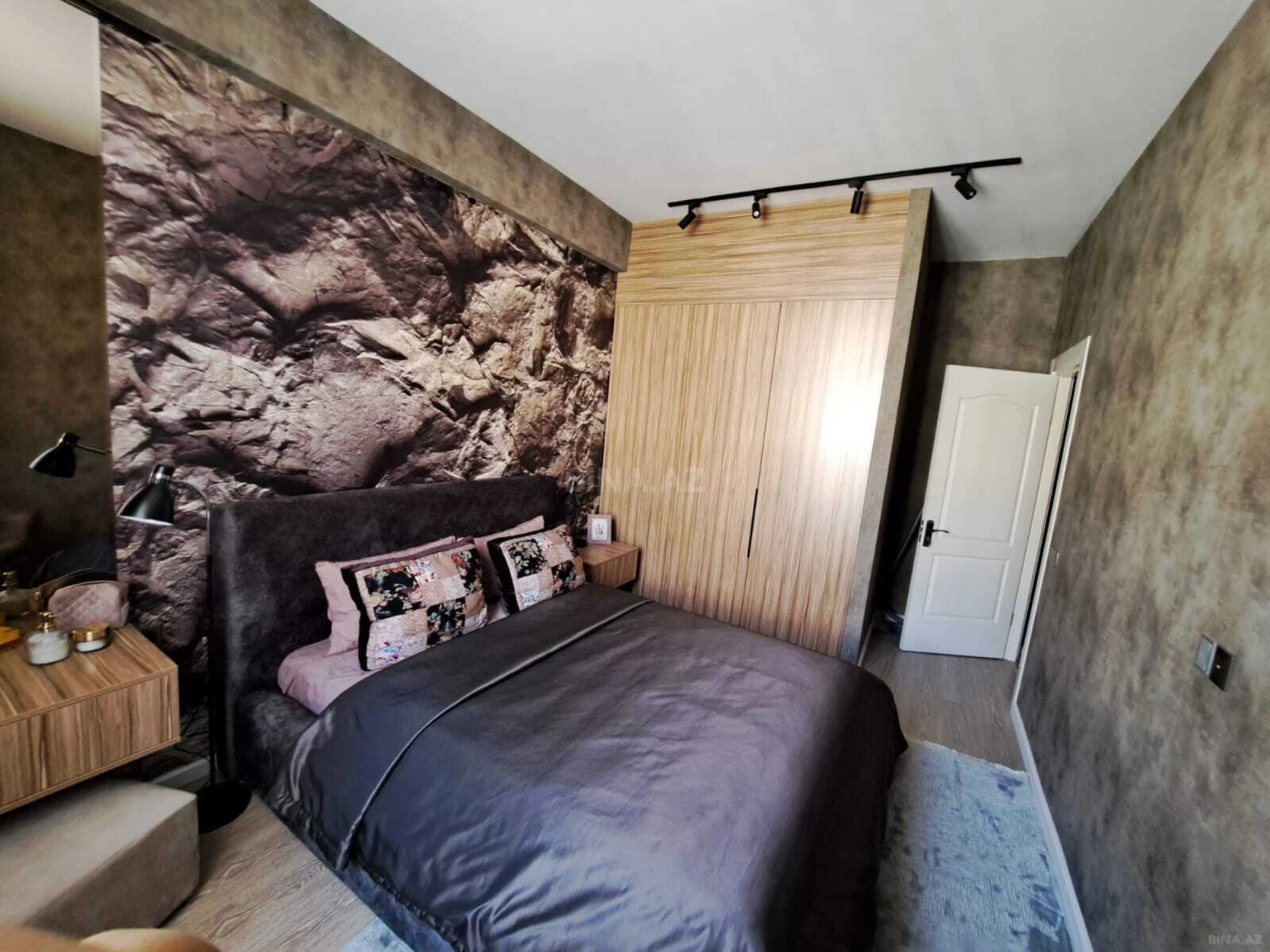 Satılır 4 otaqlı mənzil 107 m²