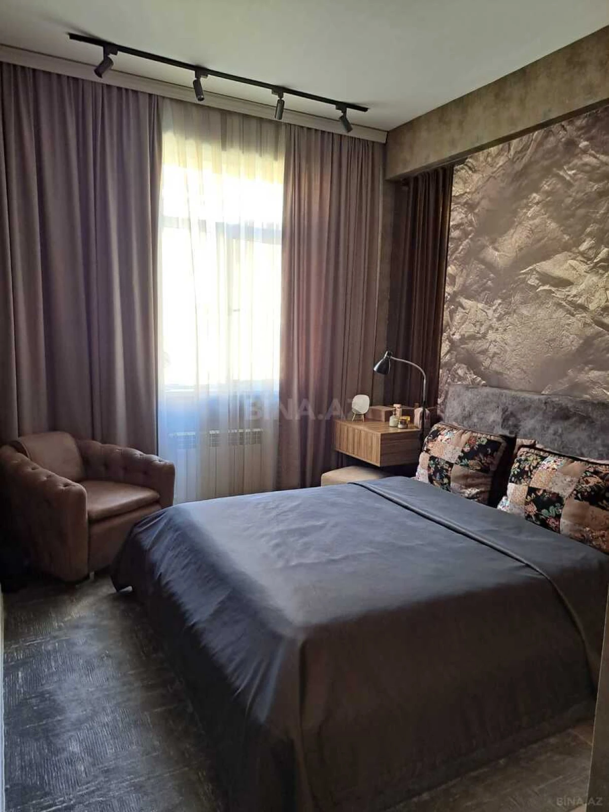 Satılır 4 otaqlı mənzil 107 m²