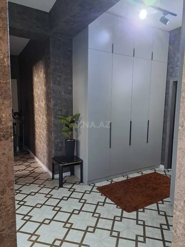 Satılır 4 otaqlı mənzil 107 m²