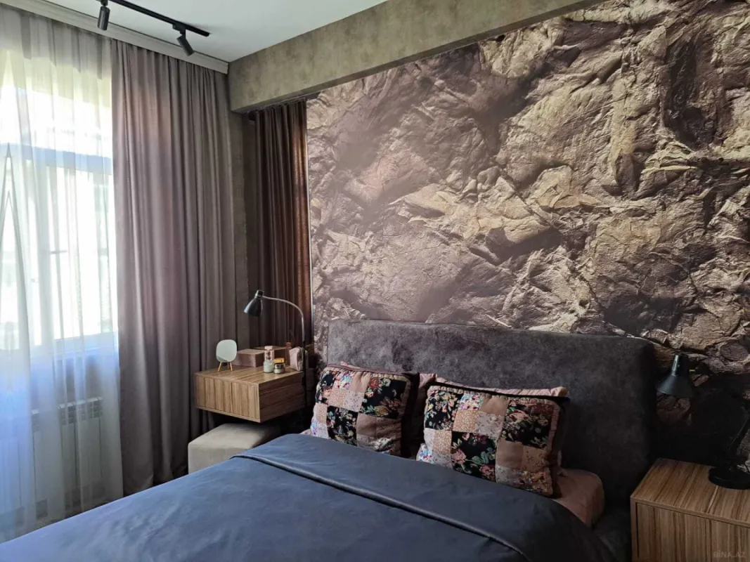 Satılır 4 otaqlı mənzil 107 m²