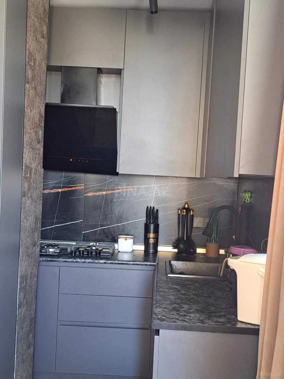 Satılır 4 otaqlı mənzil 107 m²