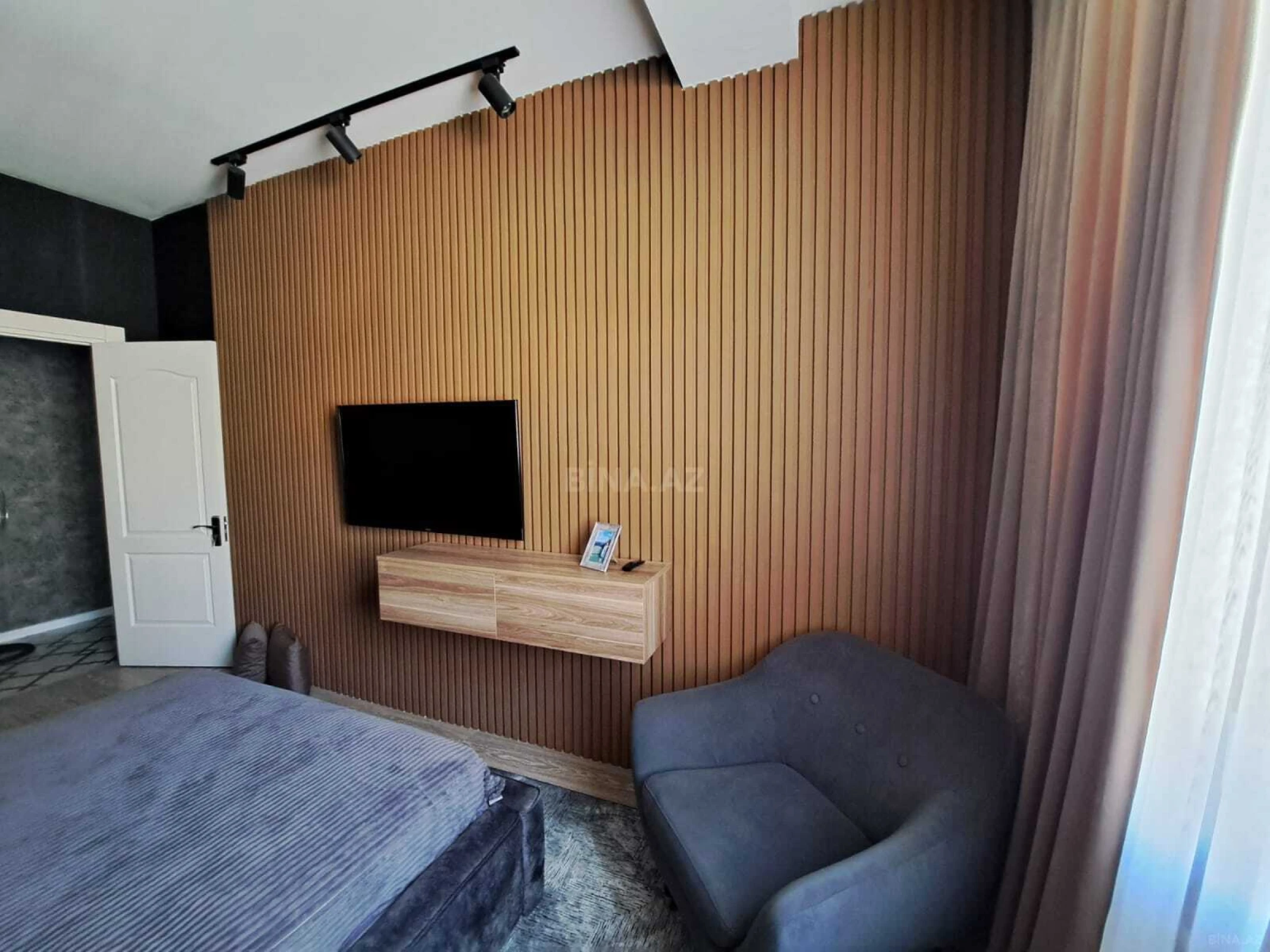 Satılır 4 otaqlı mənzil 107 m²