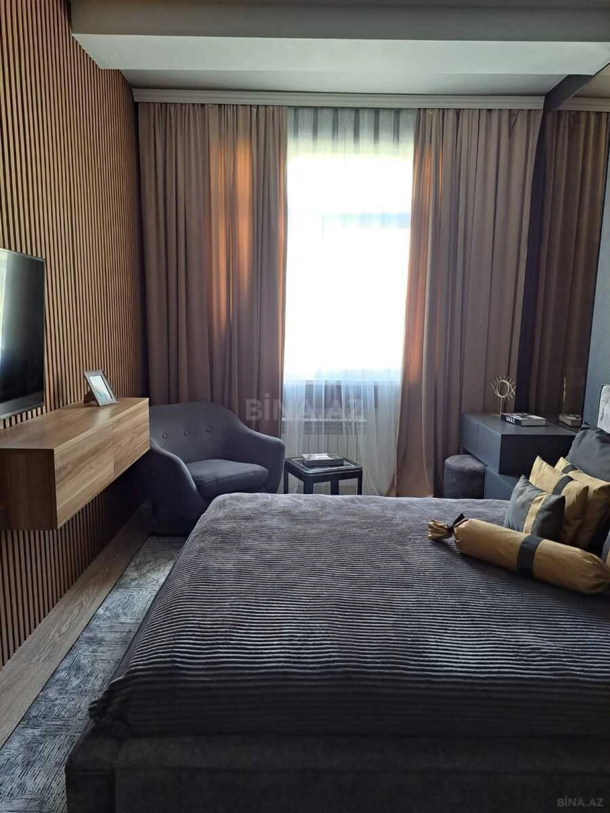 Satılır 4 otaqlı mənzil 107 m²