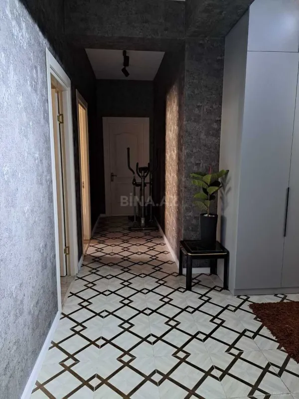 Satılır 4 otaqlı mənzil 107 m²
