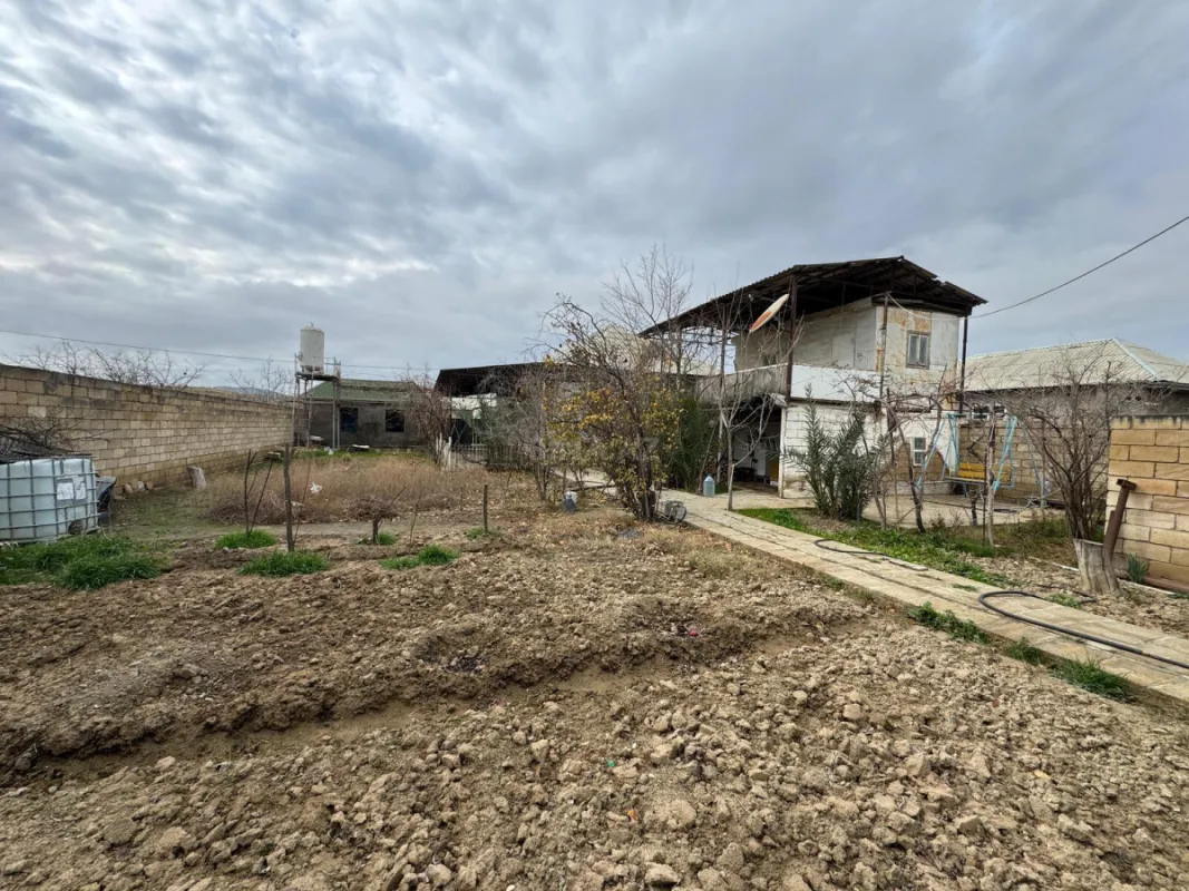 Satılır 4 otaqlı həyət evi 164 m²