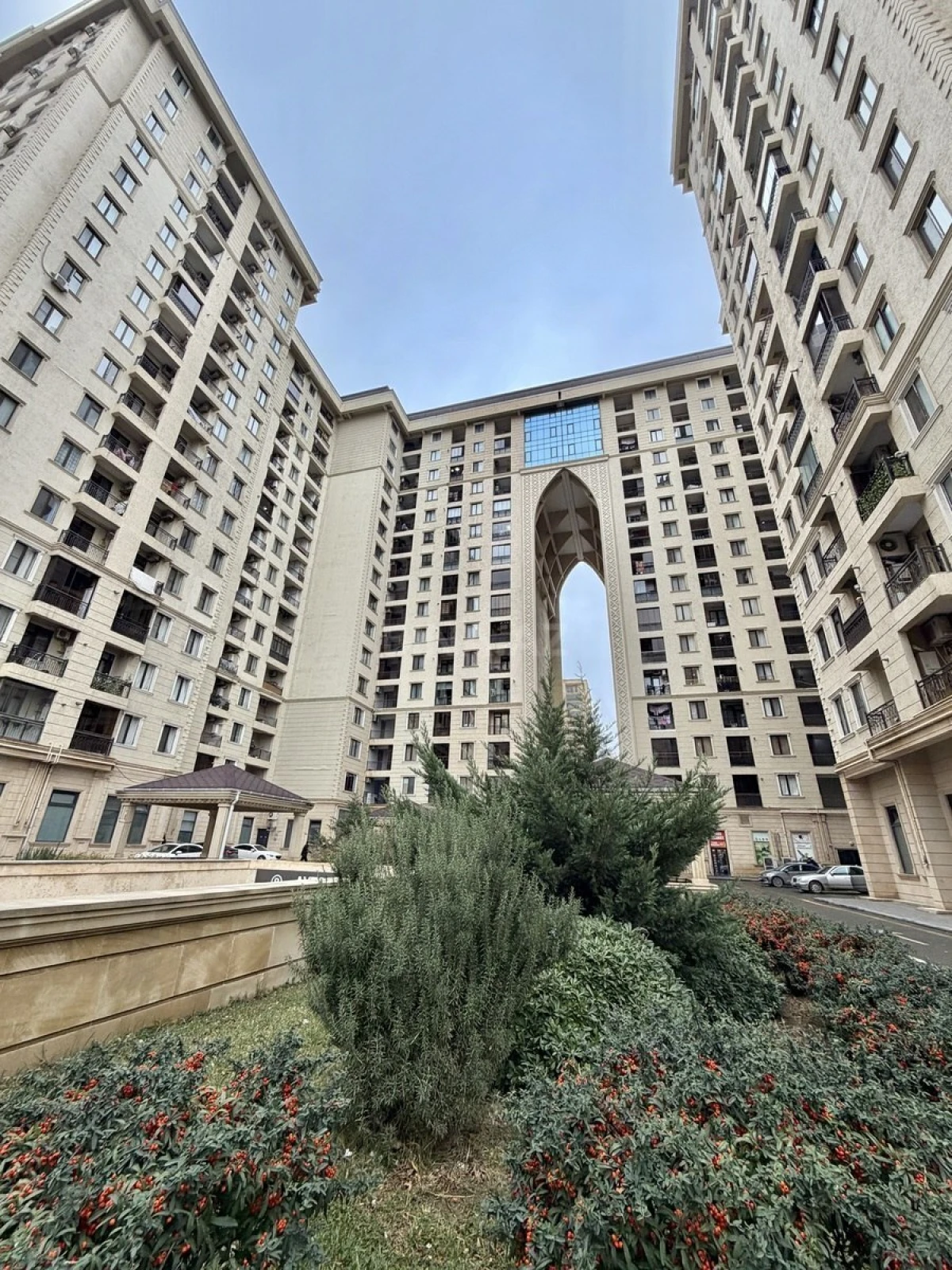 Satılır 2 otaqlı mənzil 107 m²