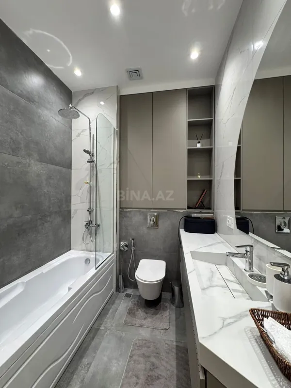 Satılır 4 otaqlı mənzil 180 m²