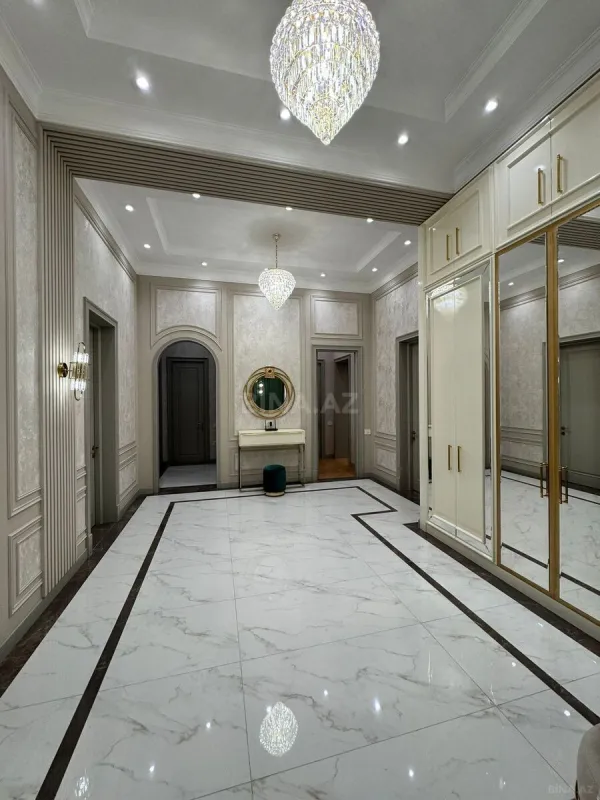 Satılır 4 otaqlı mənzil 180 m²