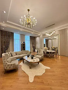 Satılır 4 otaqlı mənzil 180 m²