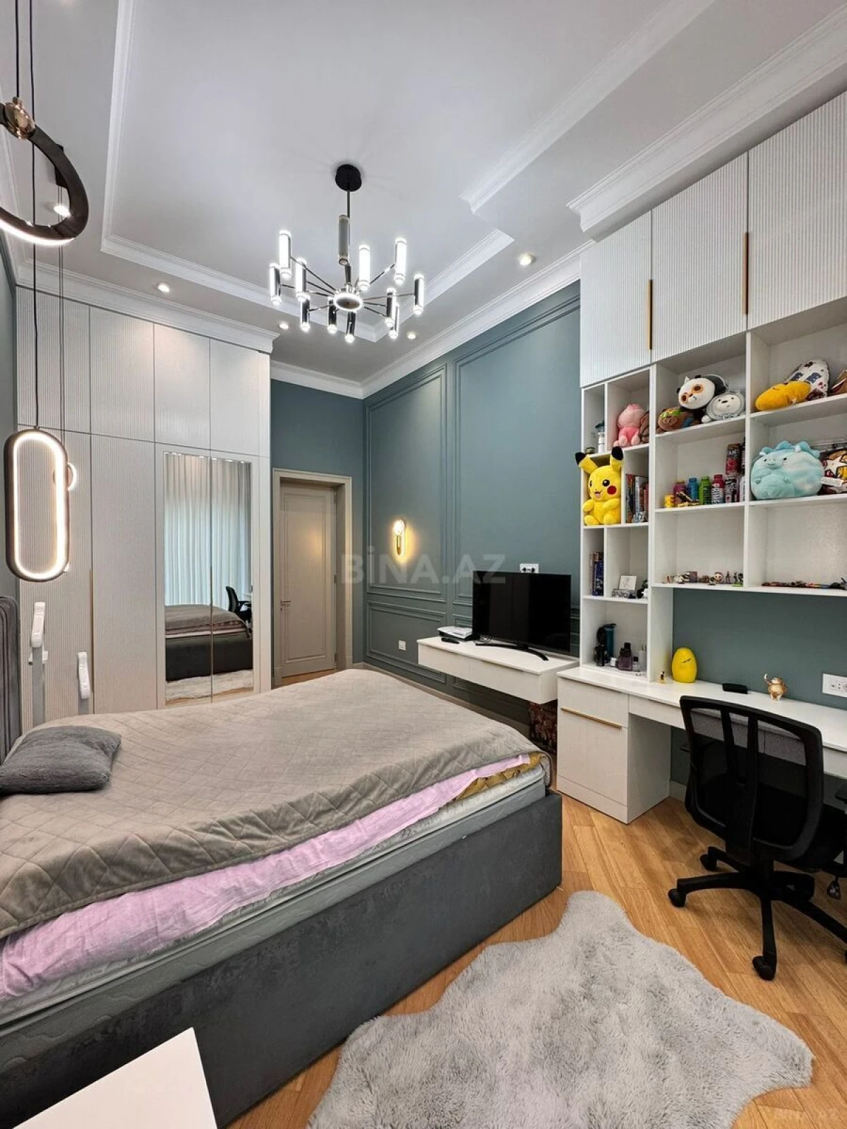 Satılır 4 otaqlı mənzil 180 m²