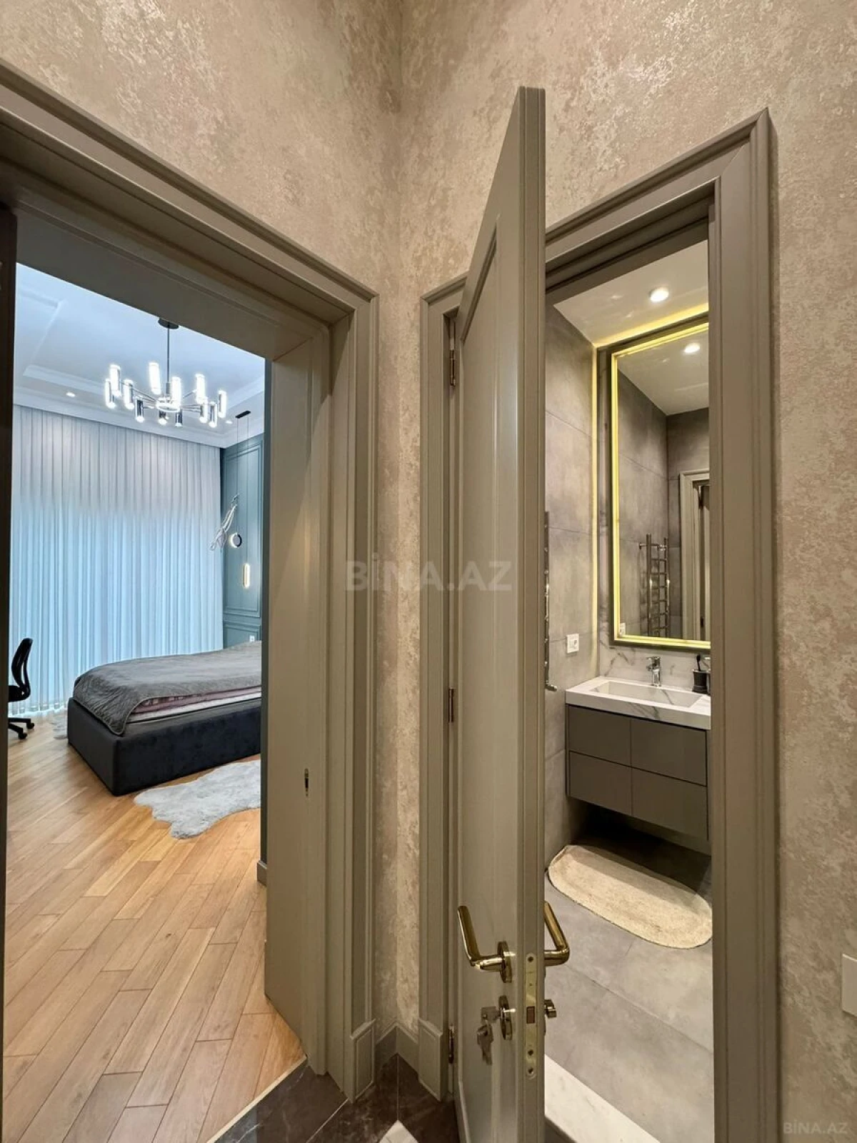 Satılır 4 otaqlı mənzil 180 m²