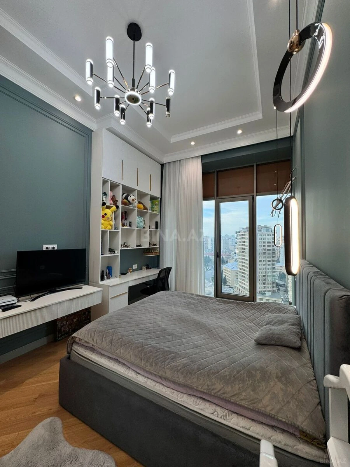 Satılır 4 otaqlı mənzil 180 m²