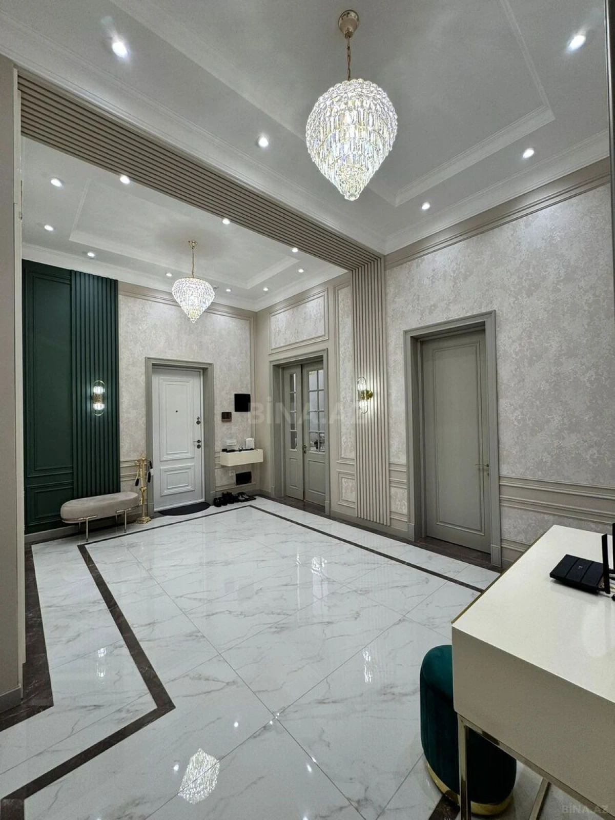 Satılır 4 otaqlı mənzil 180 m²