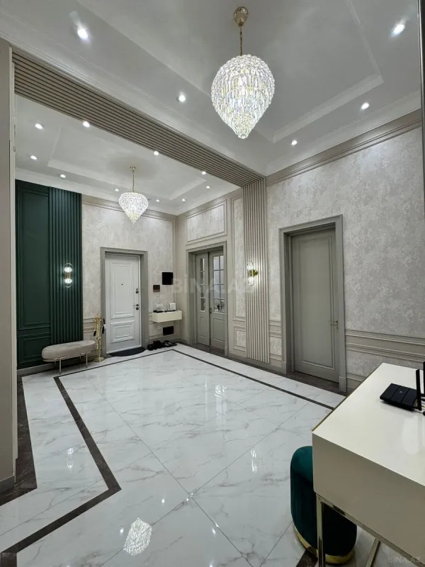 Satılır 4 otaqlı mənzil 180 m²