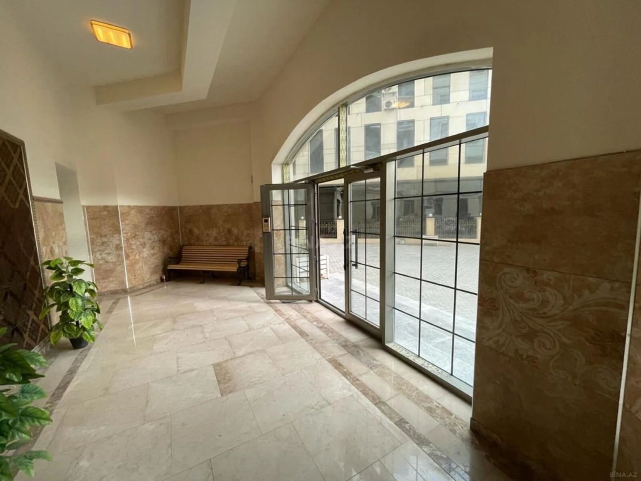 Satılır 2 otaqlı mənzil 93 m²