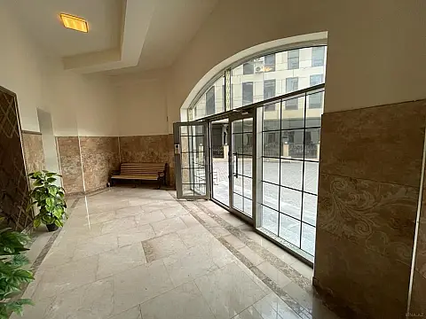 Satılır 2 otaqlı mənzil 93 m²