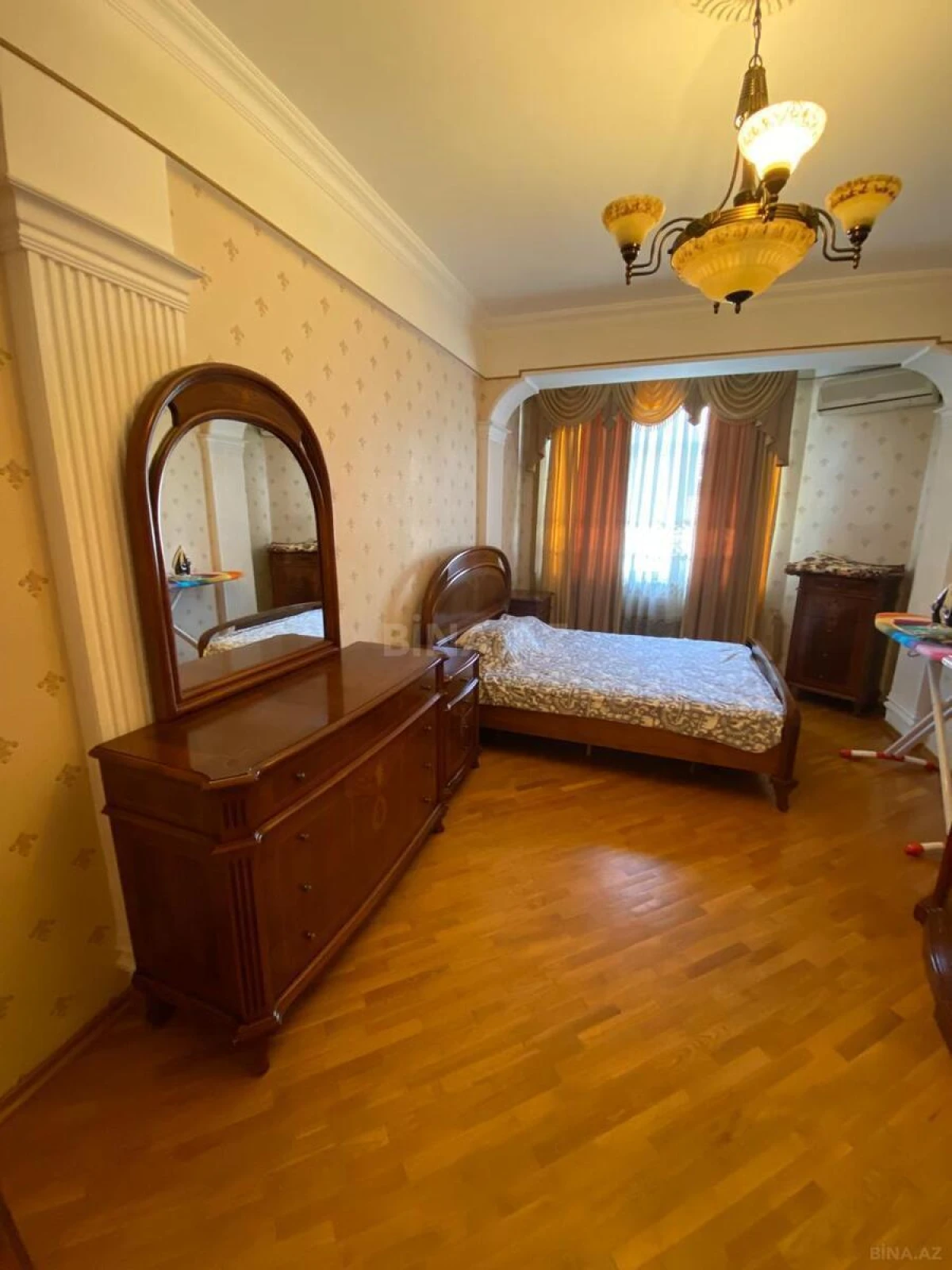 Satılır 3 otaqlı mənzil 167 m²
