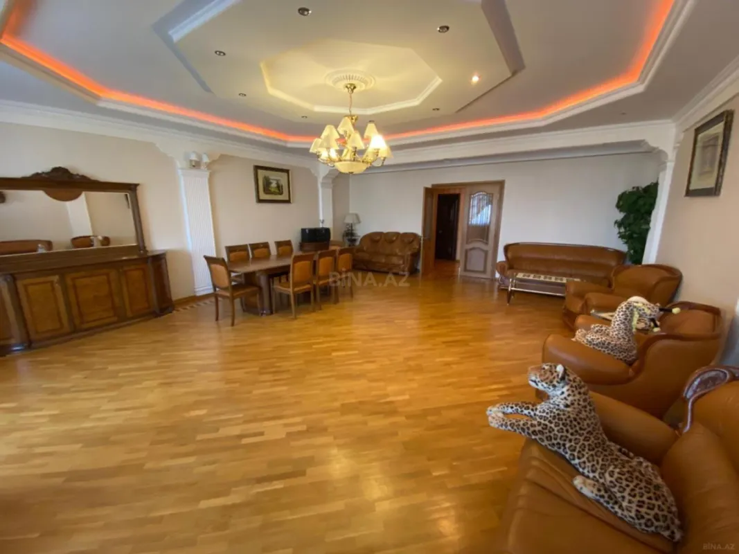 Satılır 3 otaqlı mənzil 167 m²