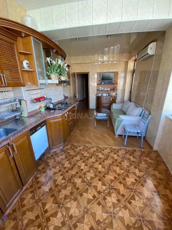 Satılır 3 otaqlı mənzil 167 m²