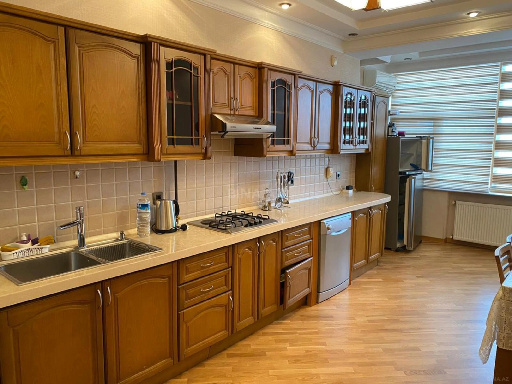 Kirayə verilir 4 otaqlı mənzil 220 m²