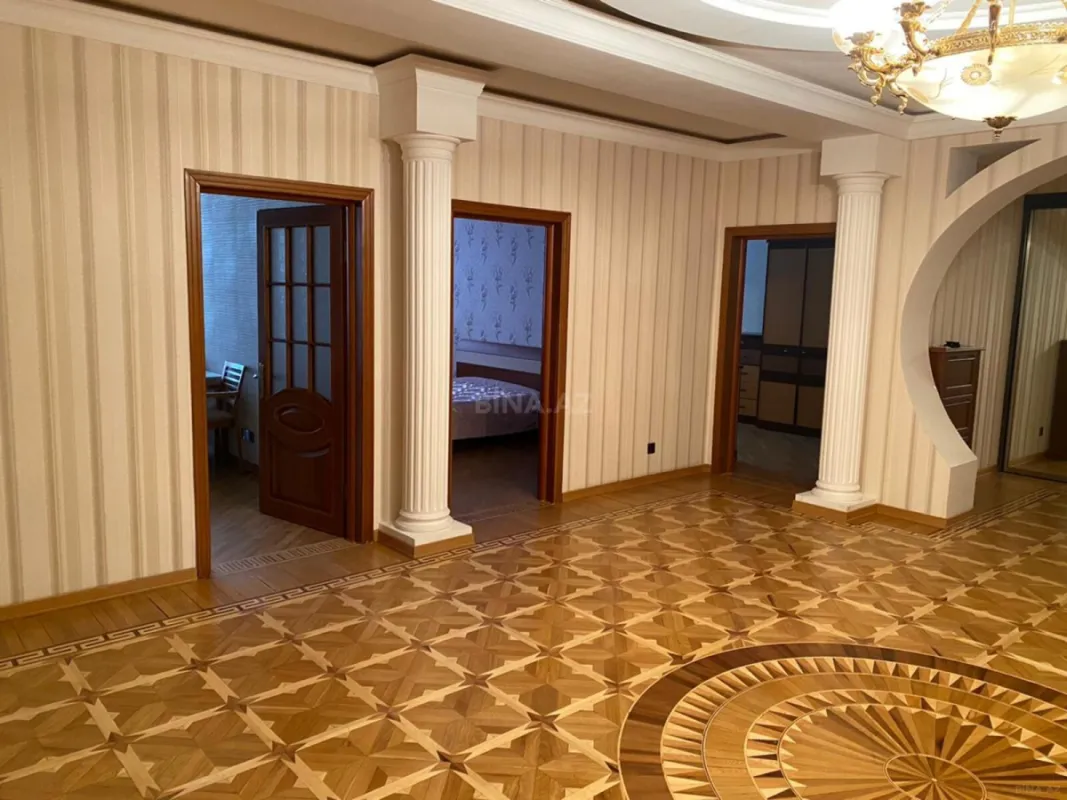 Kirayə verilir 4 otaqlı mənzil 220 m²