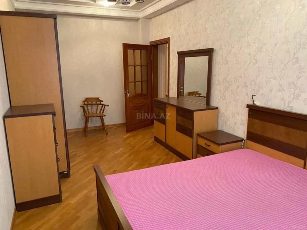 Kirayə verilir 4 otaqlı mənzil 220 m²