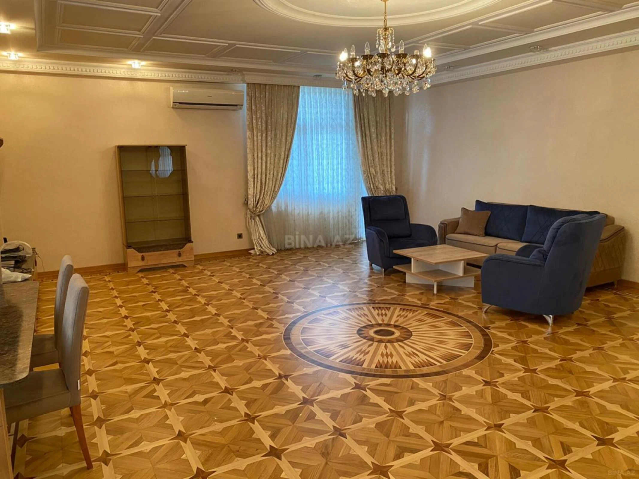 Kirayə verilir 4 otaqlı mənzil 220 m²
