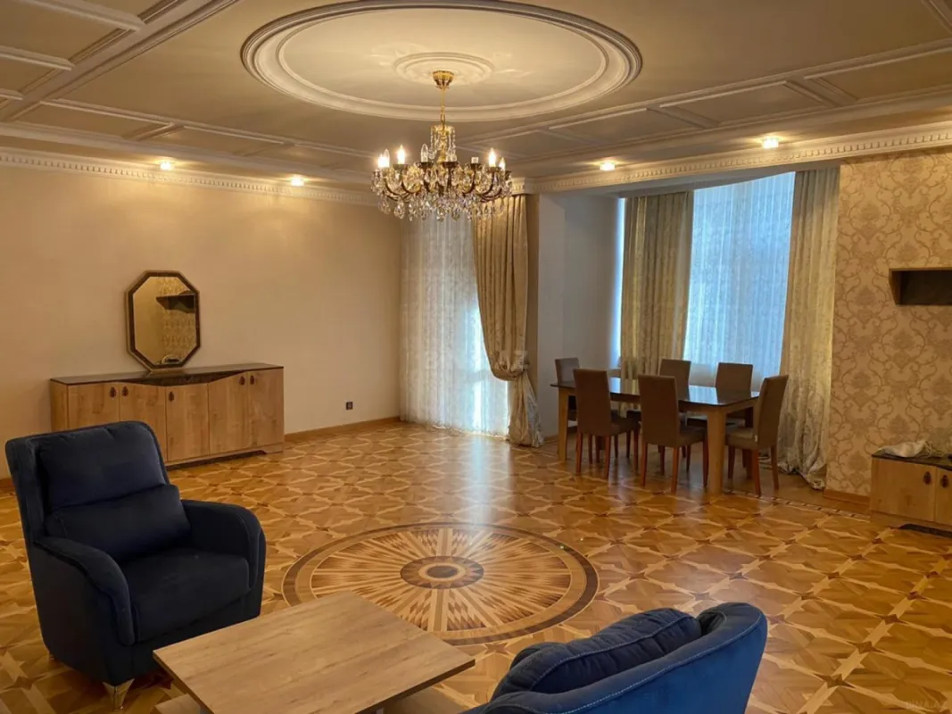 Kirayə verilir 4 otaqlı mənzil 220 m²