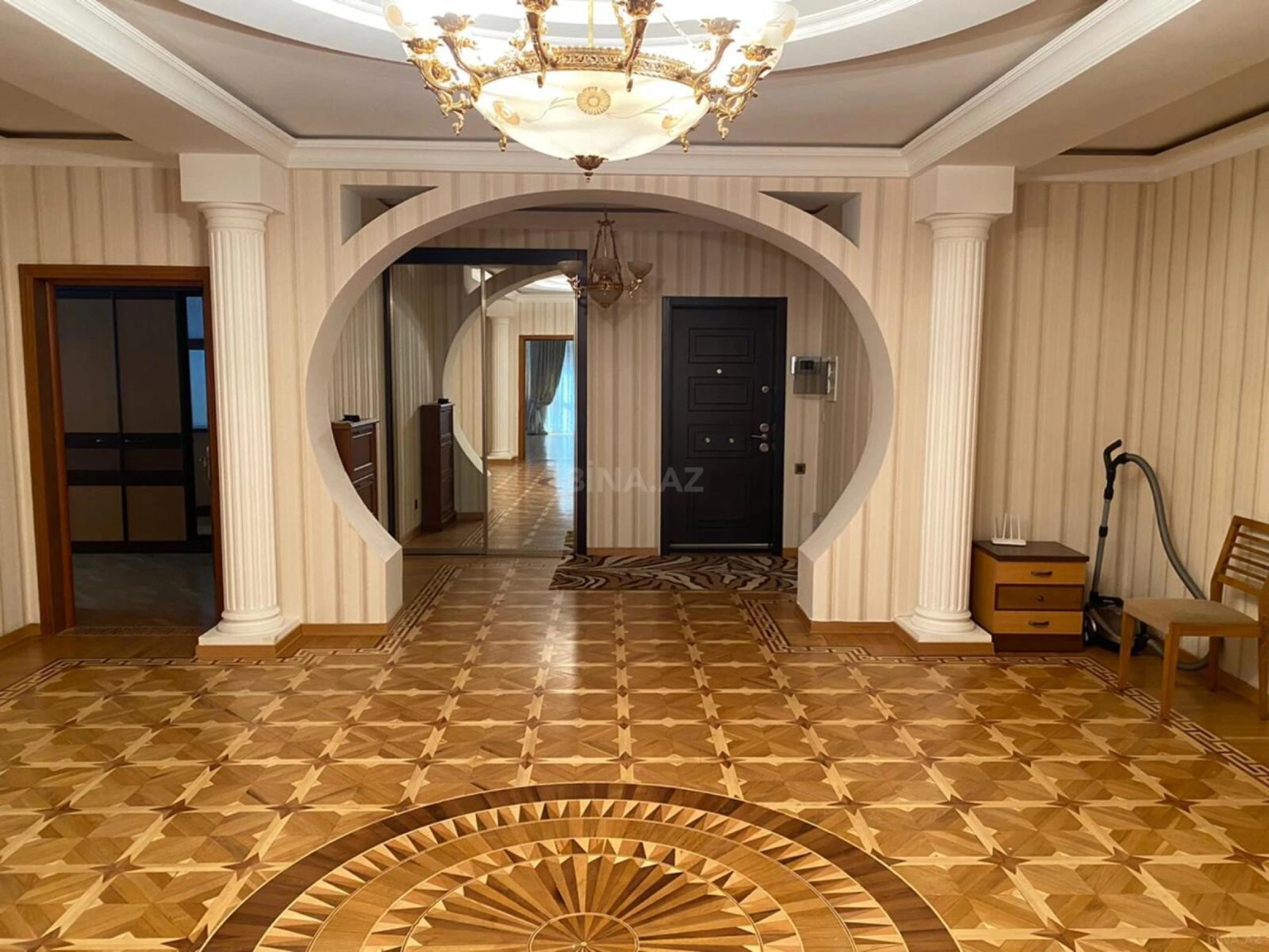 Kirayə verilir 4 otaqlı mənzil 220 m²