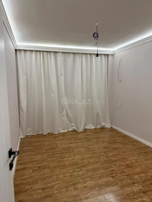 Satılır 5 otaqlı mənzil 130 m²