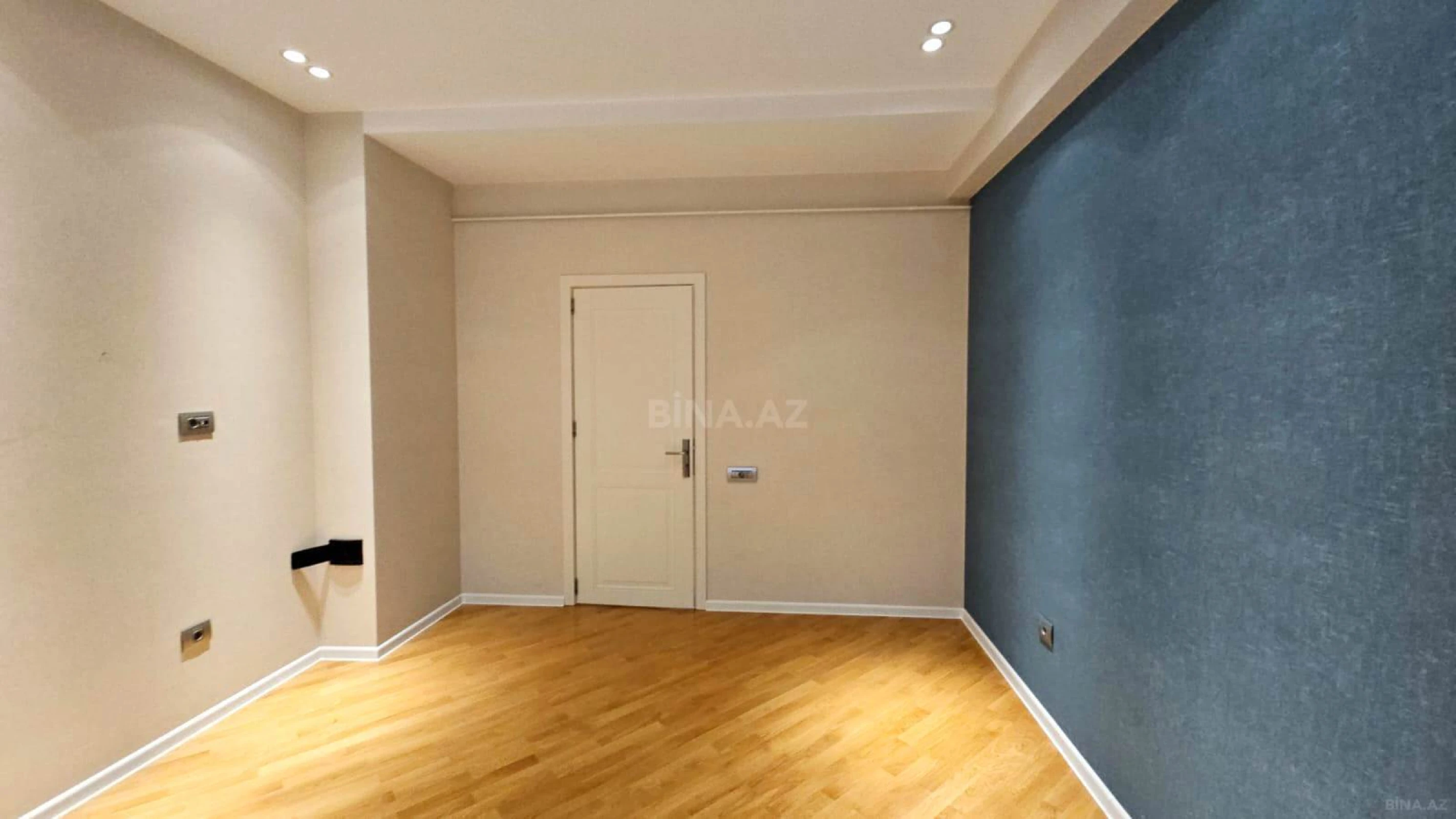 Satılır 3 otaqlı mənzil 180 m²