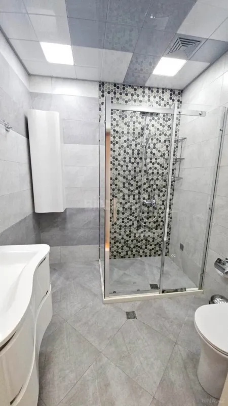 Satılır 3 otaqlı mənzil 180 m²