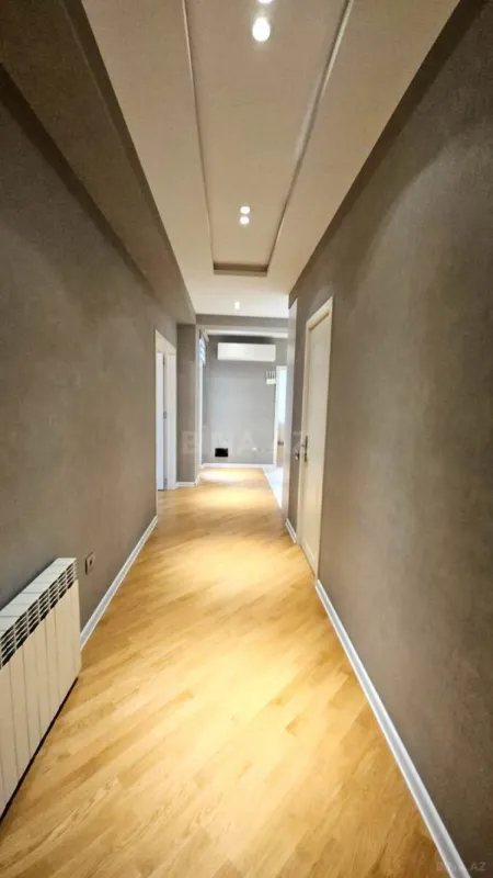 Satılır 3 otaqlı mənzil 180 m²