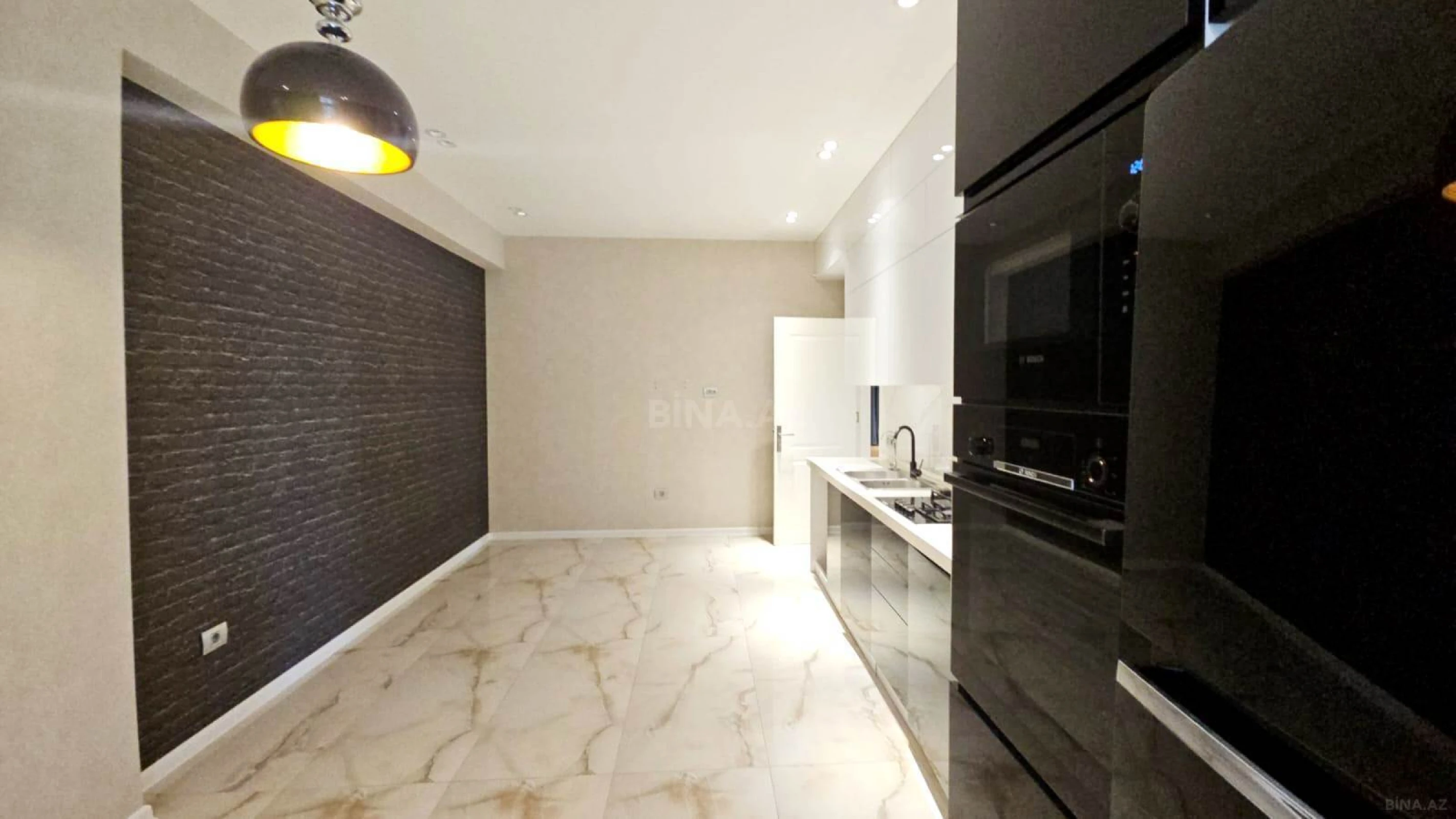 Satılır 3 otaqlı mənzil 180 m²