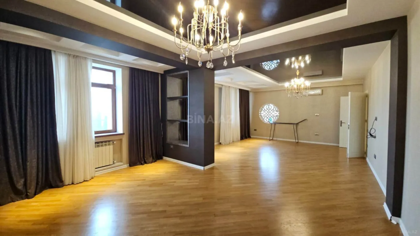 Satılır 3 otaqlı mənzil 180 m²