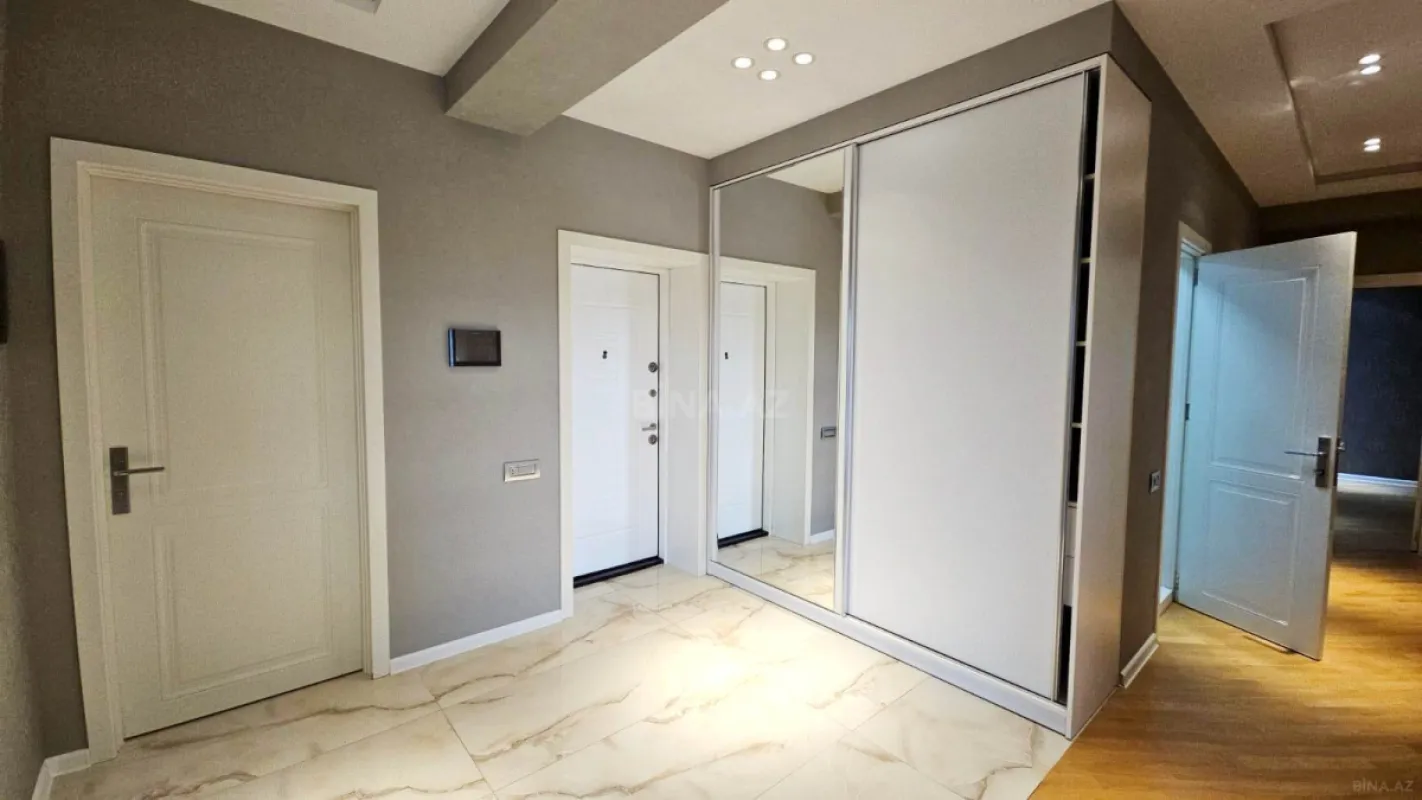 Satılır 3 otaqlı mənzil 180 m²